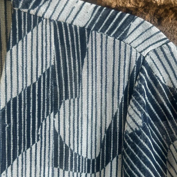 Alfani Blue and White Geometric Print Nylon Mesh V Neck Blouse Size Small - Picture 5 of 5